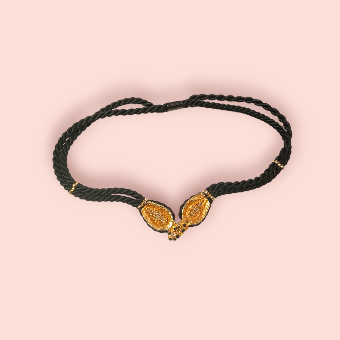 Gürtel Schwarz mit goldener verzierter Schnalle