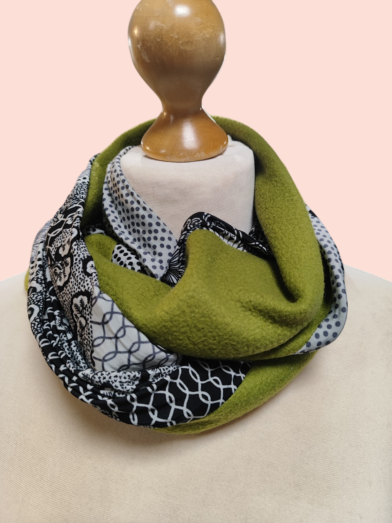 Schal/Loop Grün, Schwarz, Weiß