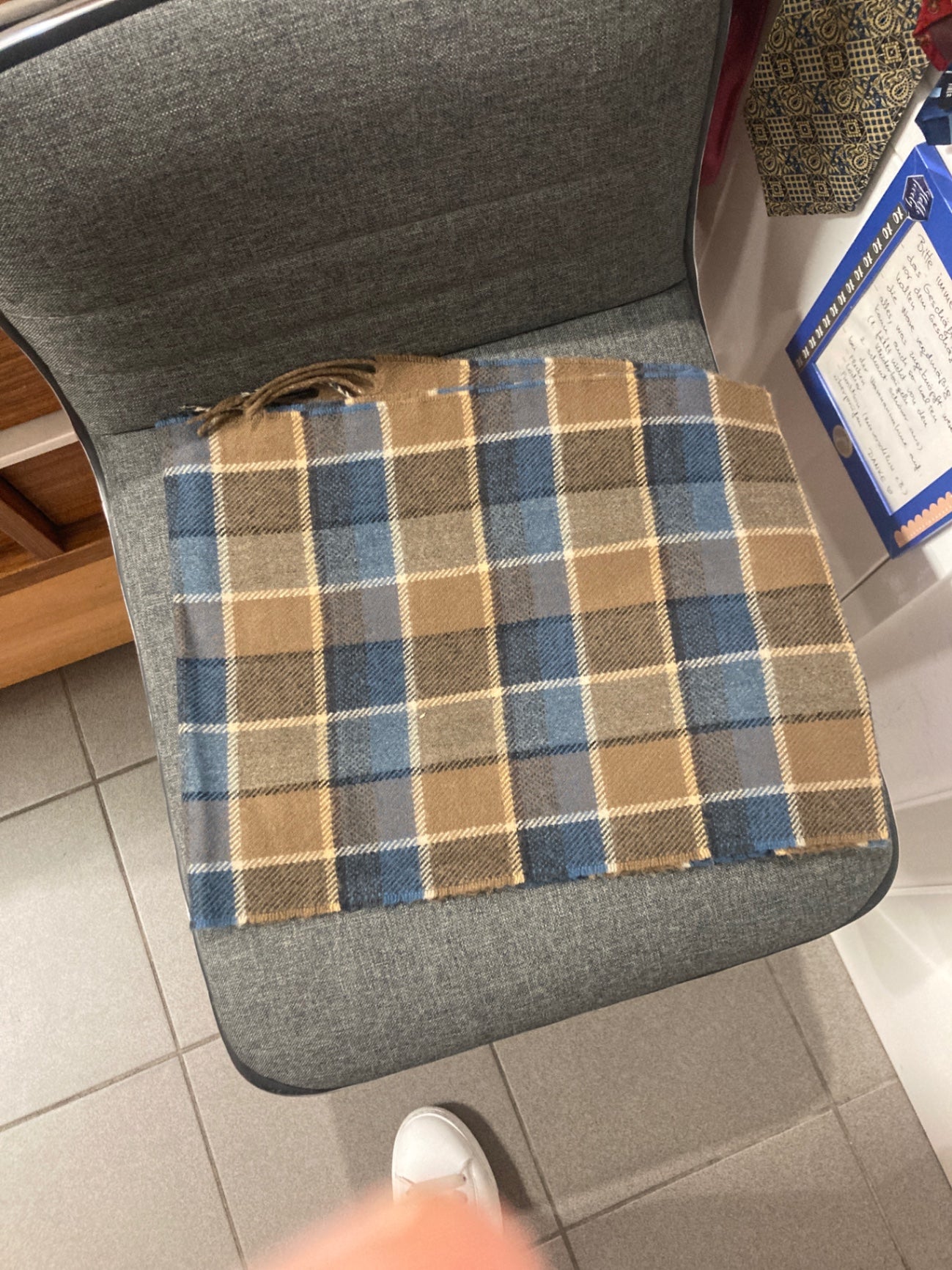 Schal Bunt mit Blau, Braun, Grau und Creme