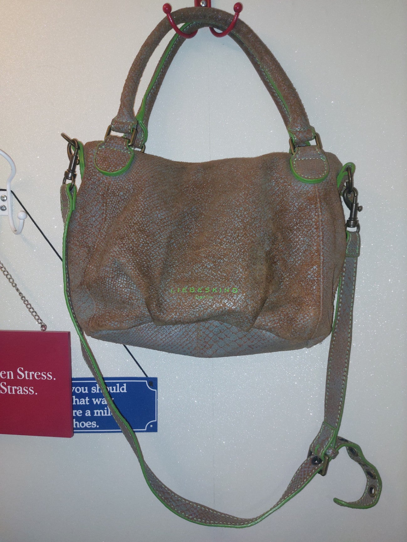 LIEBESKIND Handtasche Braun mit grünen Akzenten