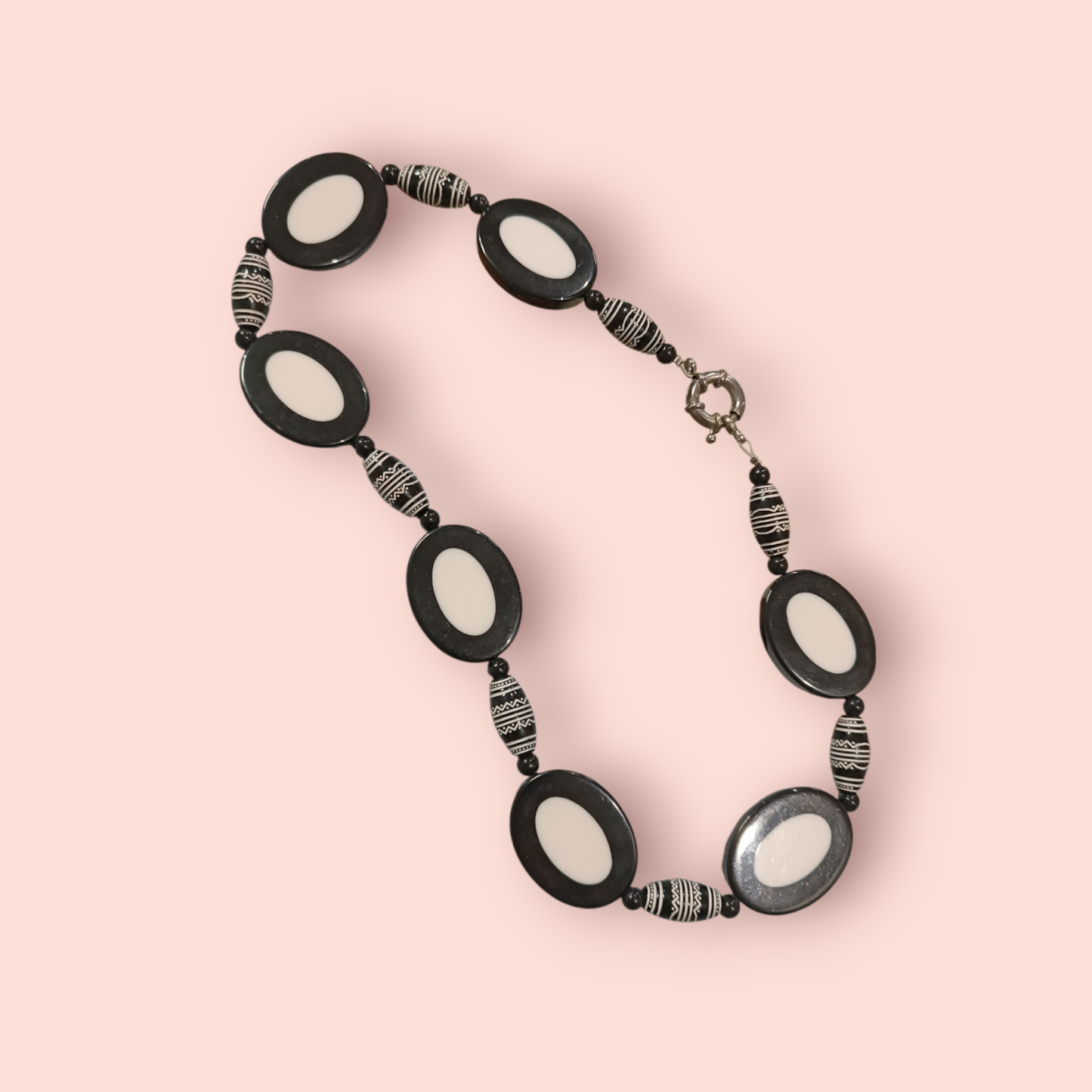 Halskette Schwarz und Weiß