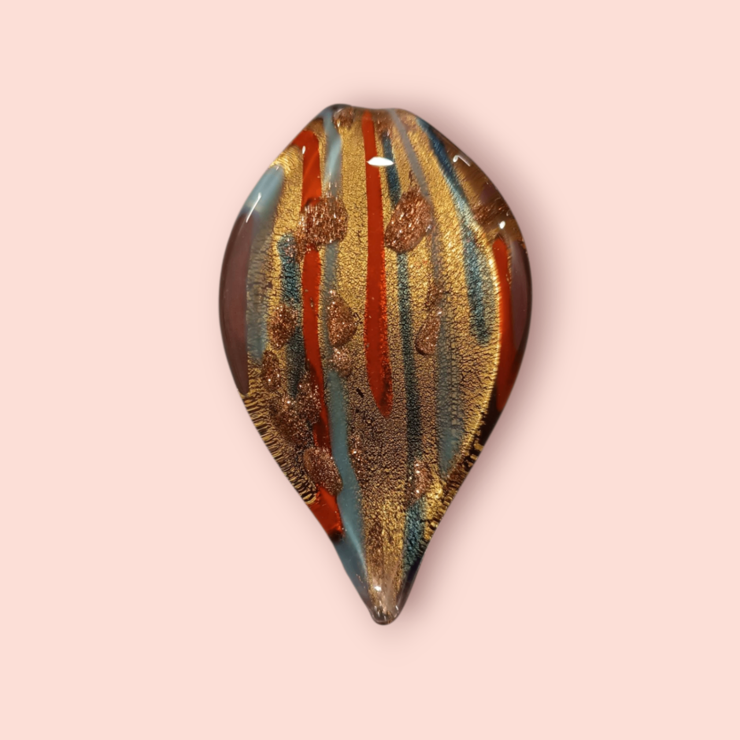 Glasanhänger mit farbigen Musterungen