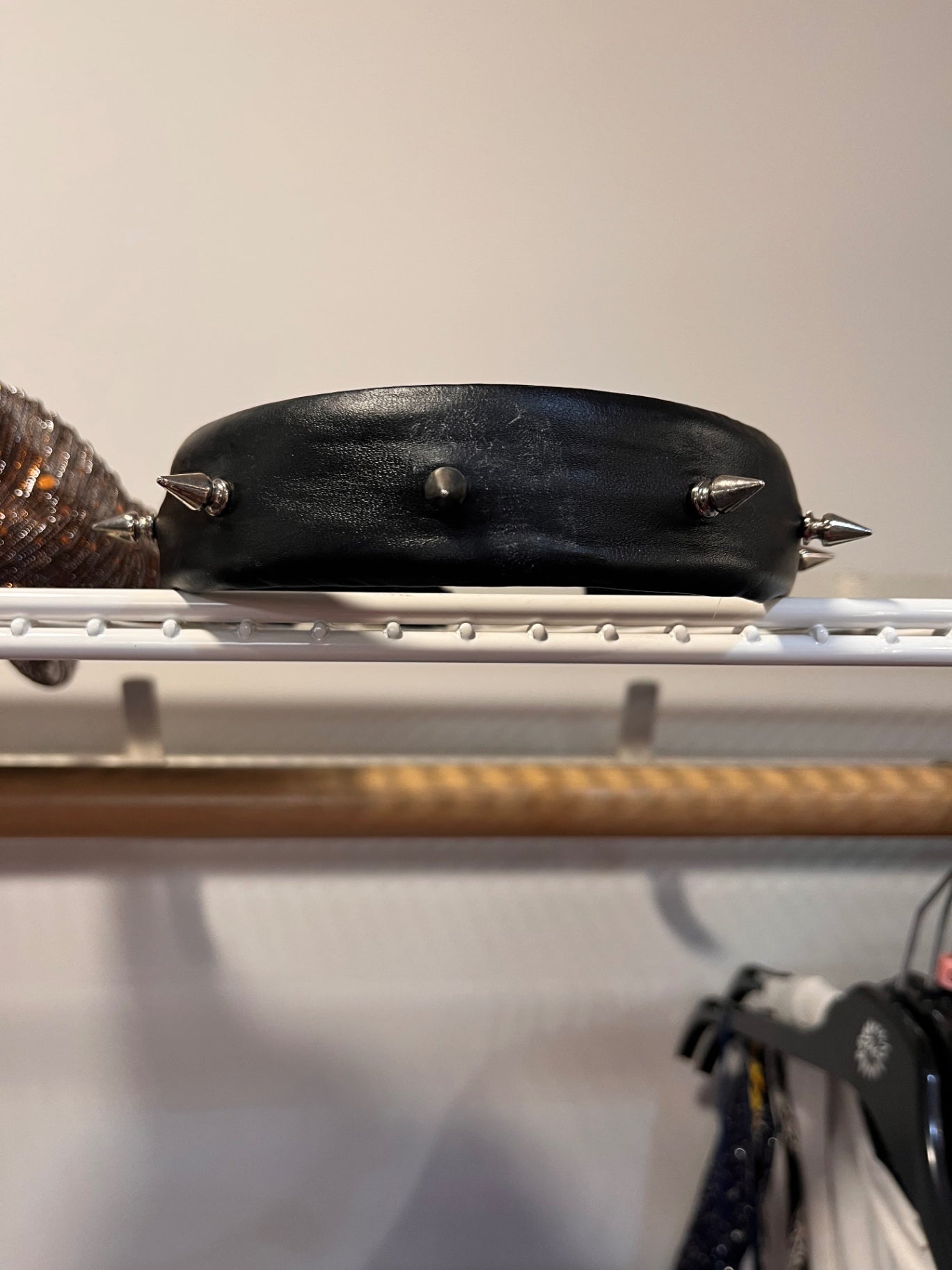 Accessoires Braun mit silvernen Akzenten