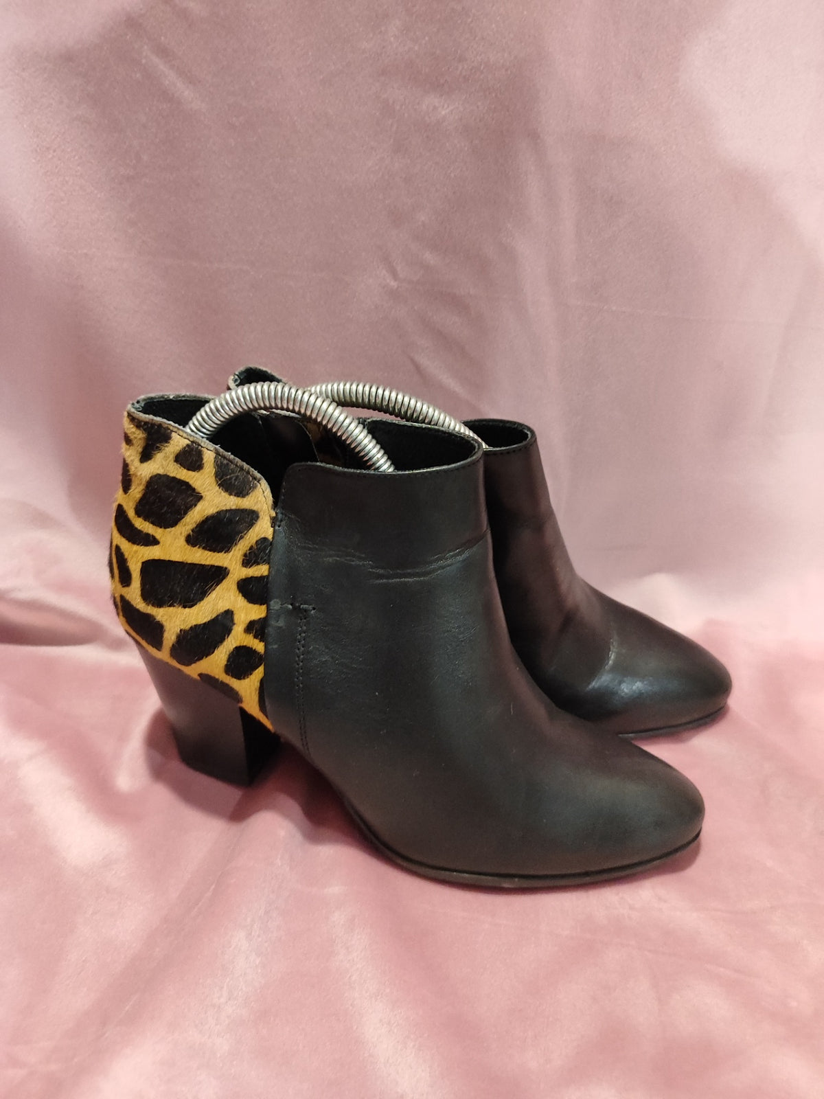 Lasocki Stiefeletten 38 Schwarz mit Leopardenprint