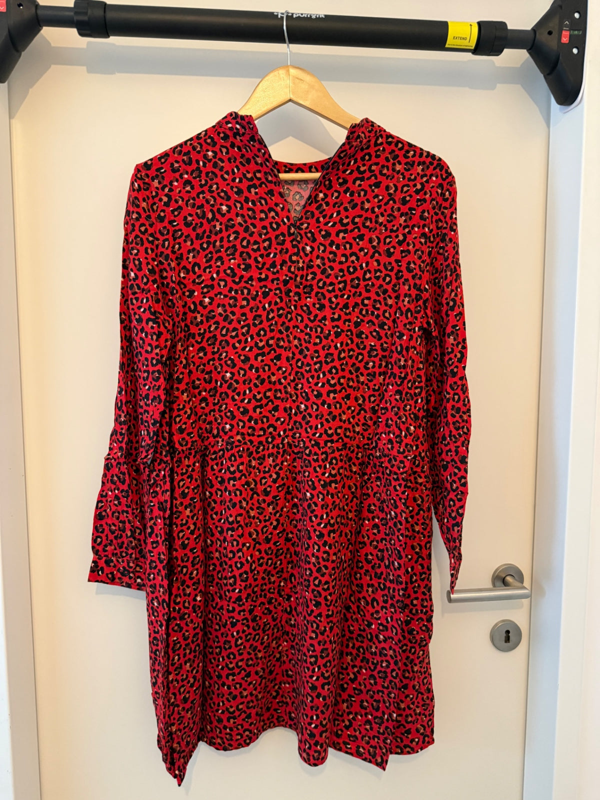 Esmara Blusenkleid 38 Rot mit schwarzem Leo-Muster