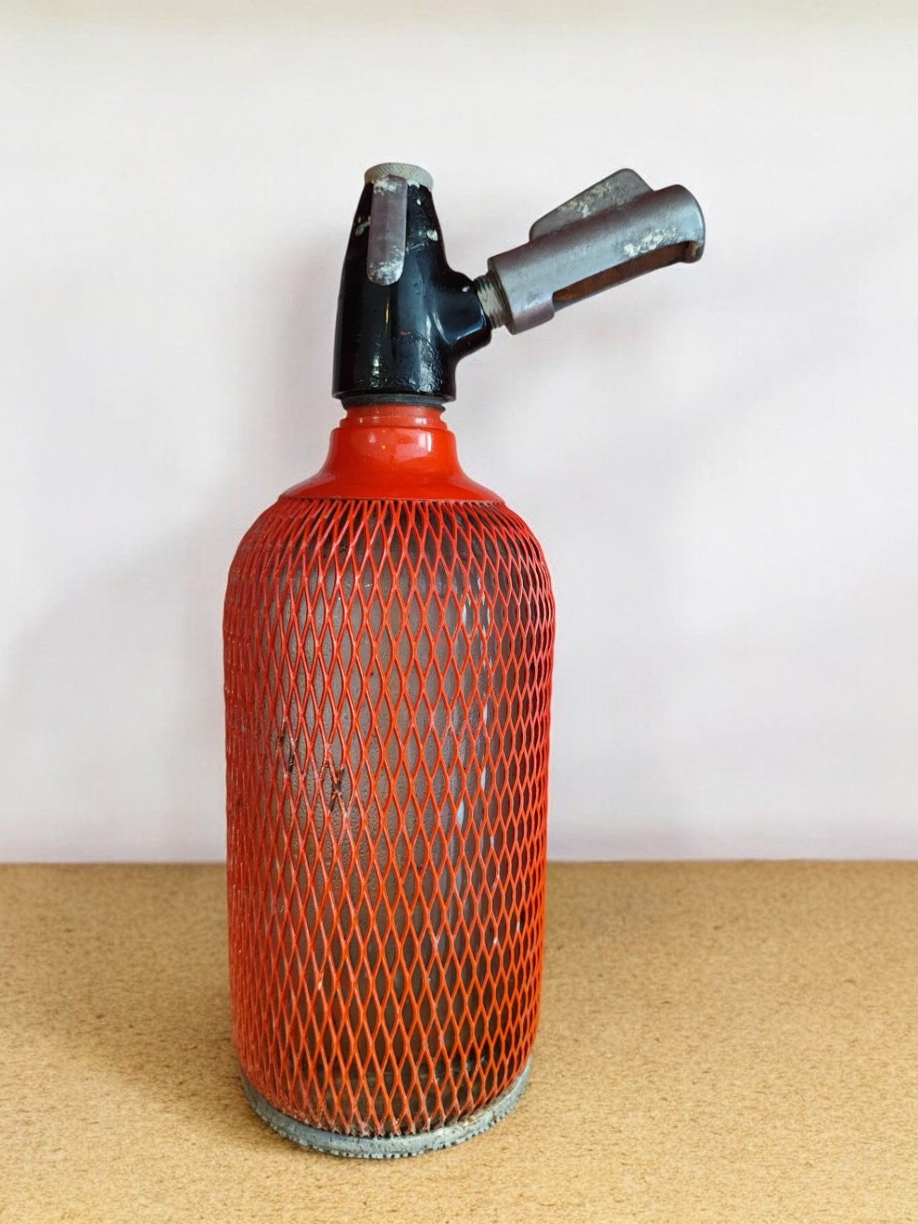 Vintage Deko Flasche Glas und Metall Rot