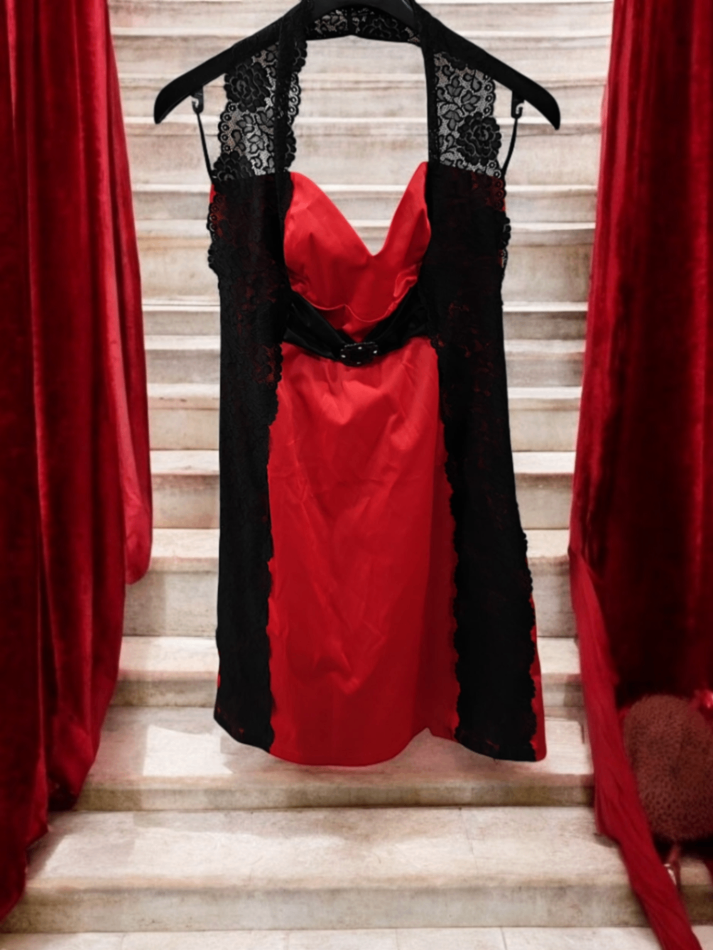 Abendkleid 44 Rot und Schwarz