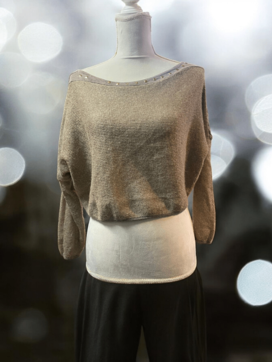 Pullover S Beige mit goldenen Nieten