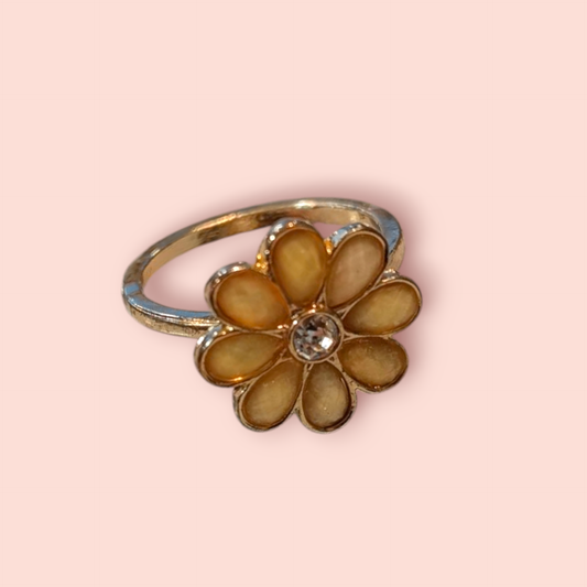 Ring Gold mit gelber Blume