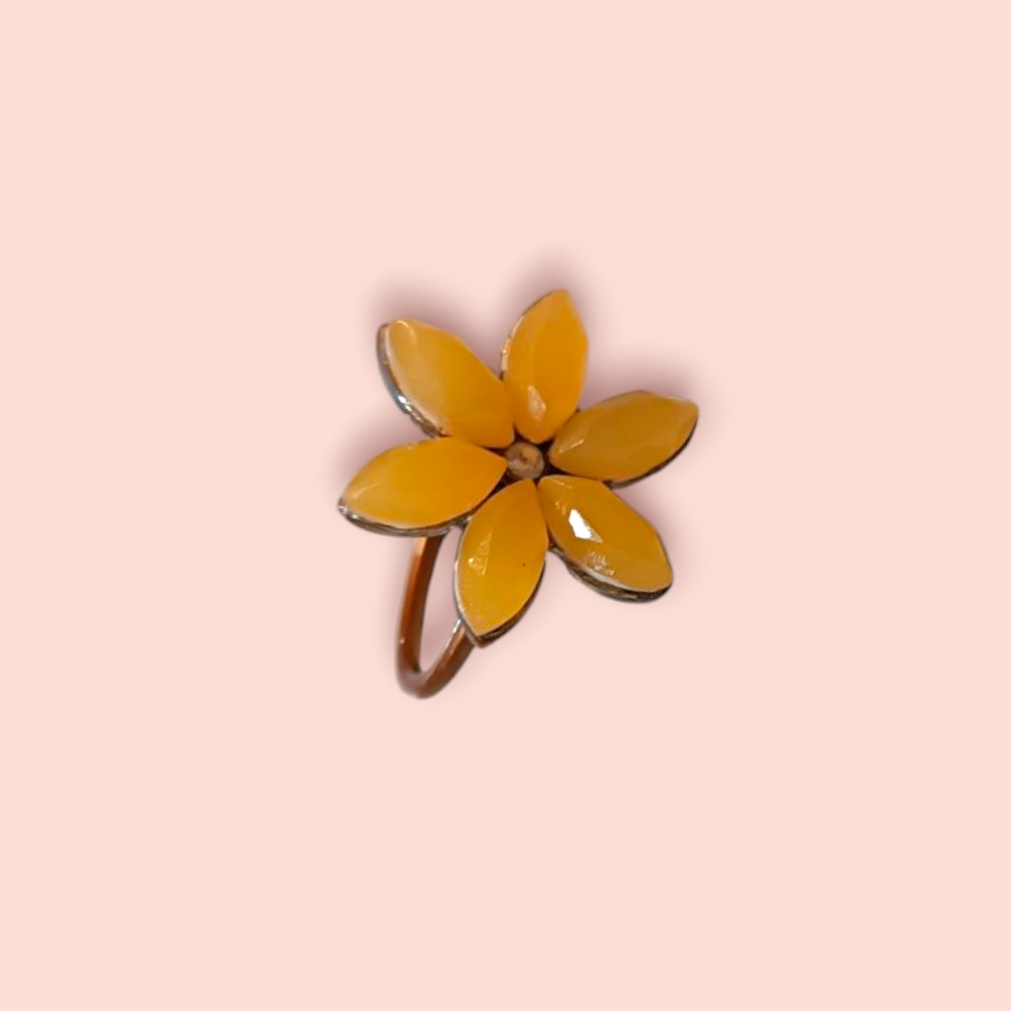 Ring mit gelber Blume