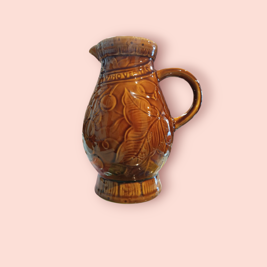Weinkrug Braun mit In Vino Veritas Schrift