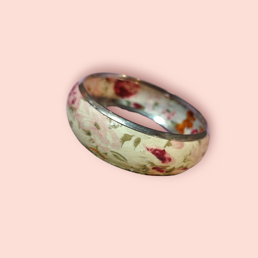 Armreif Beige mit floralem Muster in Pastellfarben