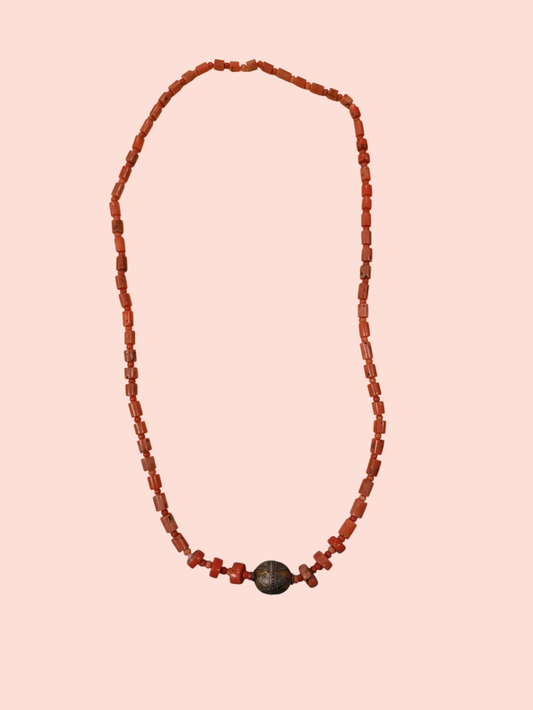 Vintage Halskette Rot/Orange Korallenperlen mit gold-silbernen Mittelstück
