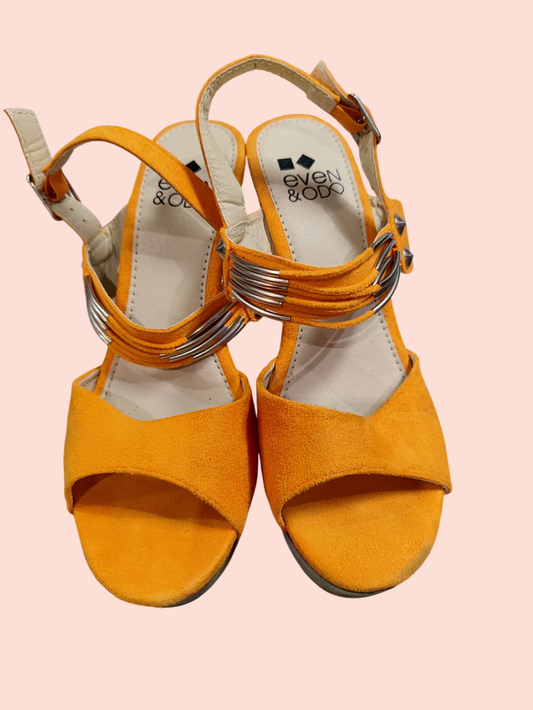 Schuhe 37