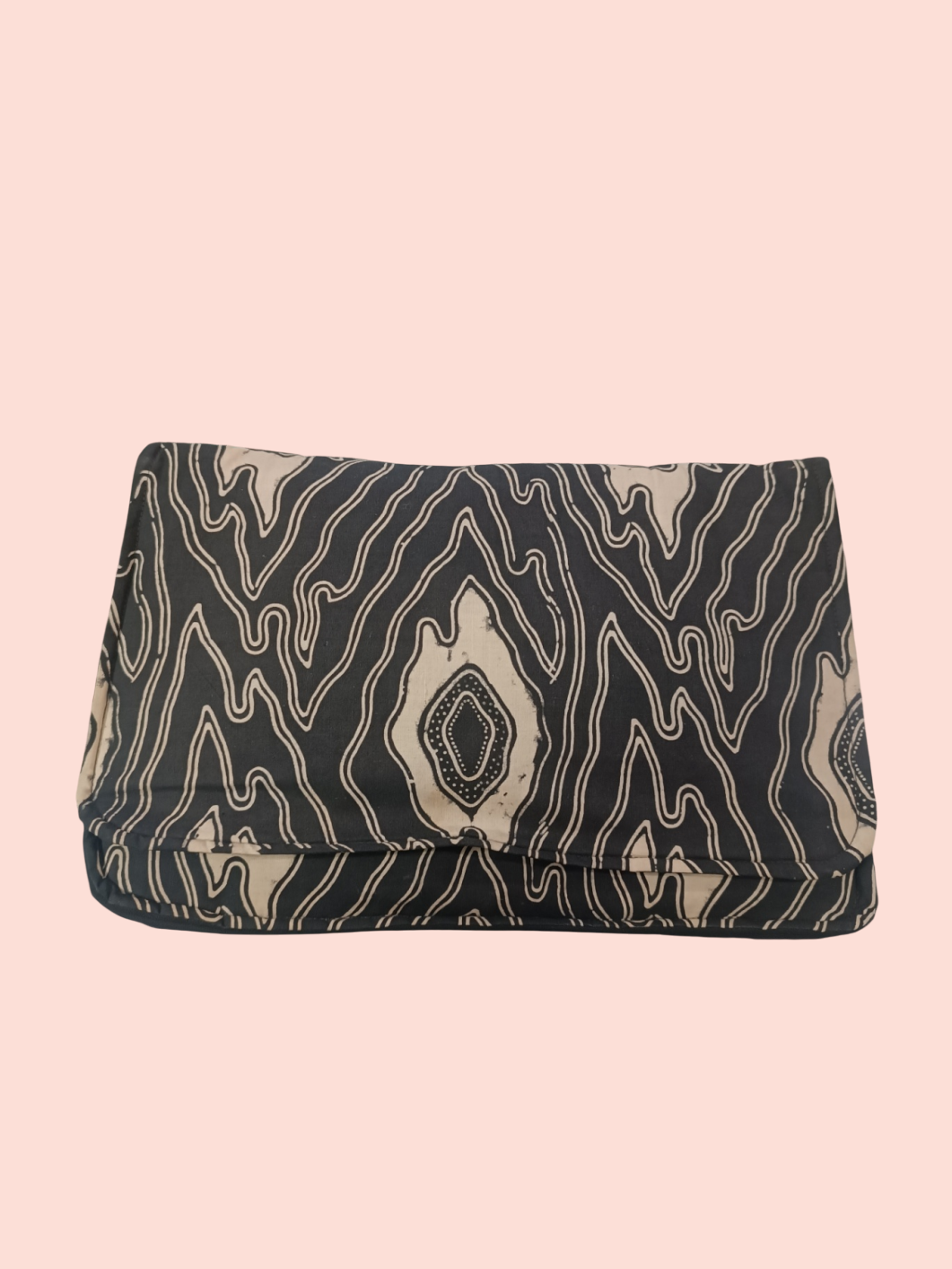 Clutch Schwarz-Weißes Muster