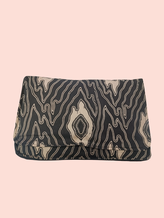 Clutch Schwarz-Weißes Muster