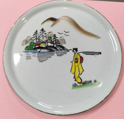 Dekoratives Geschirr / Platten Weiß mit buntem Motiv