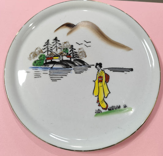 Dekoratives Geschirr / Platten Weiß mit buntem Motiv