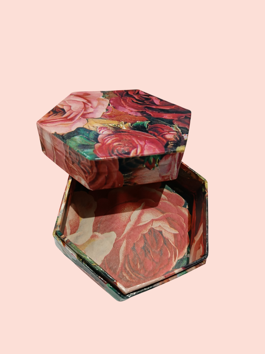 Schmuckbox mit Blumenmuster