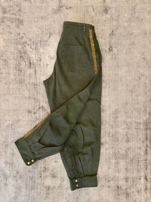 Zara Barrel Jeans 38 Olivgrün mit goldenen Straß-Streifen