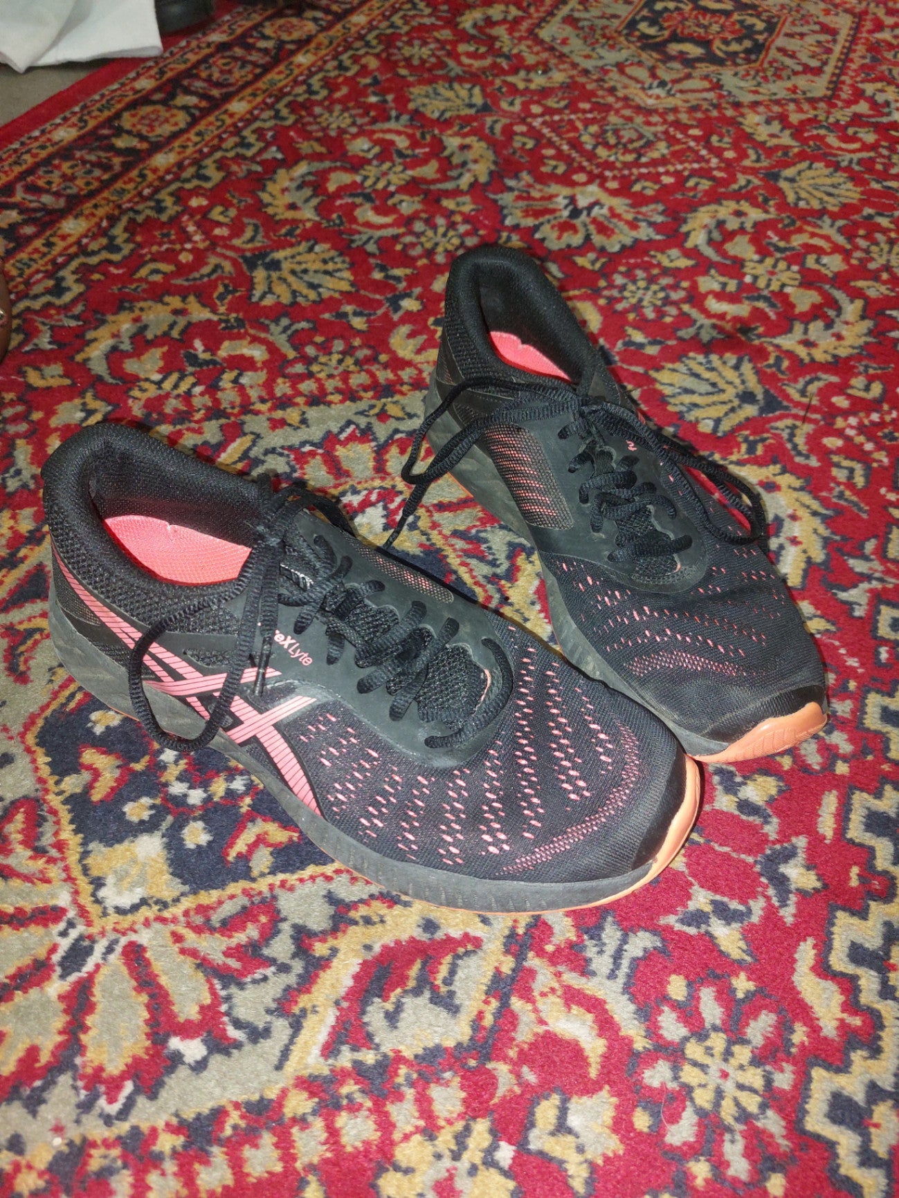 Asus Turnschuhe 38-39 Schwarz und Pink