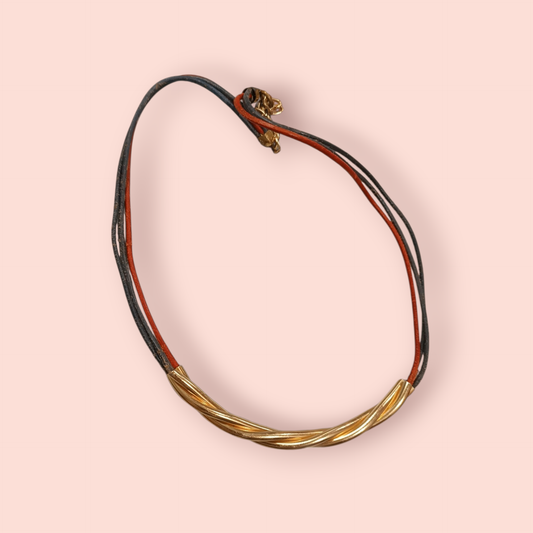 Halskette Schwarz und Rot mit Gold-Akzent