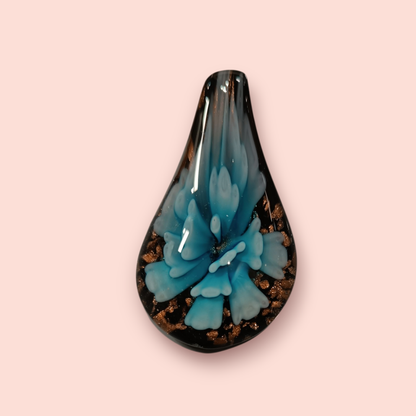 Glasanhänger mit farbigen Musterungen