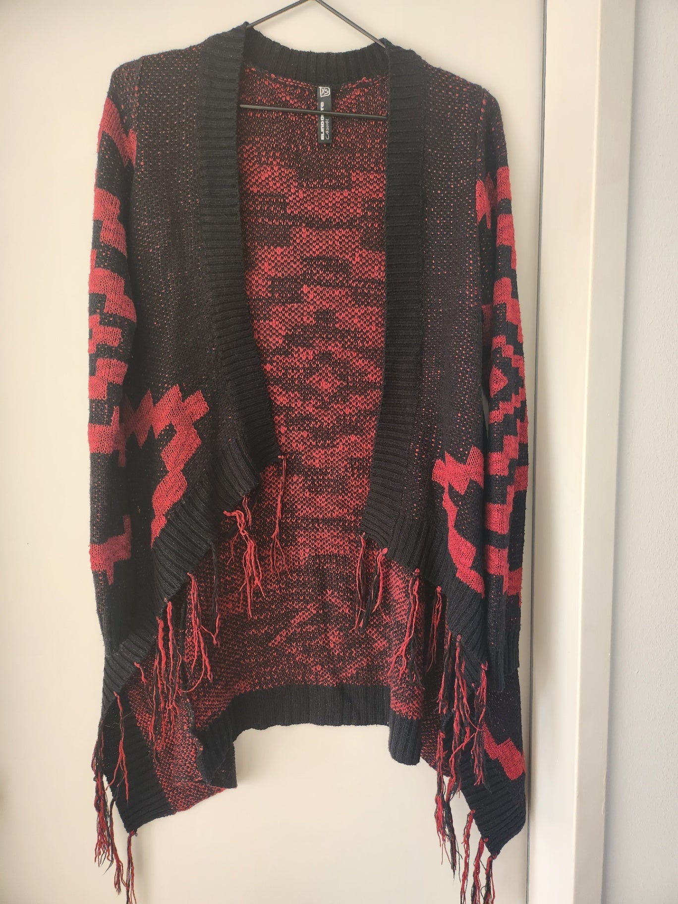 Blind Date Strickjacke XS Schwarz und Rot