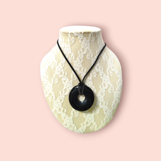 Halskette mit Anhängern/Perlen