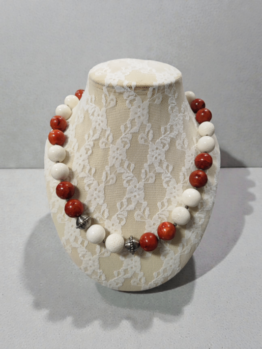 Koralle Halskette Rot und Weiß (neu, handgemacht)