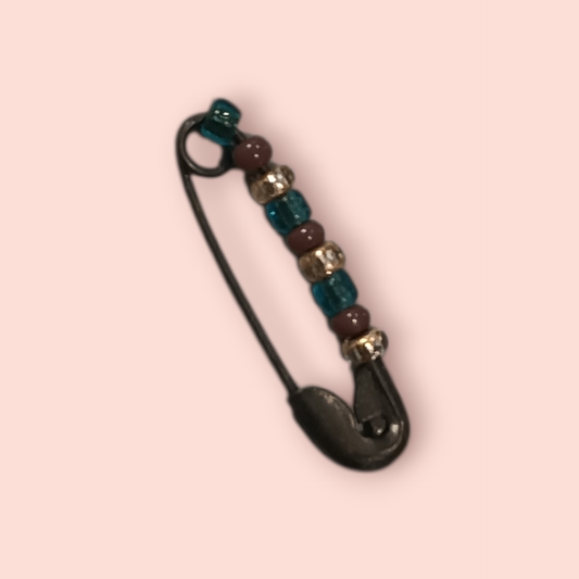 Sicherheitsnadel mit Perlen