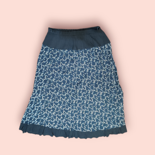 Rock M Gummiband Schwarz mit weißem Blumenmuster