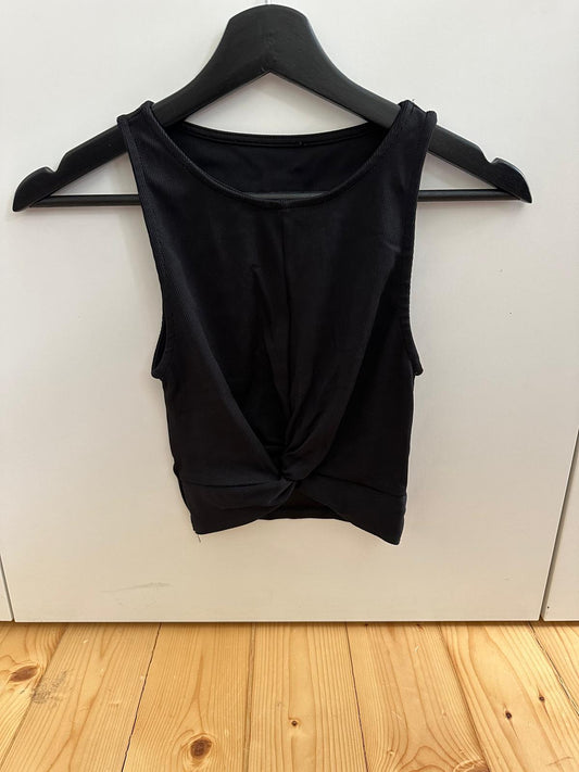 Crop Top Schwarz mit Twist