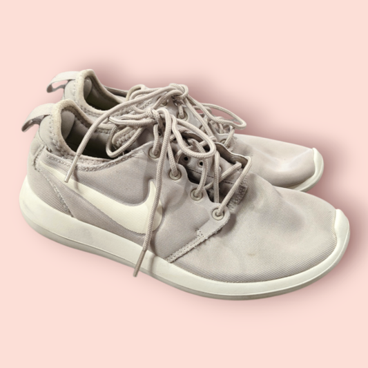 Nike Turnschuhe 37 Hellgrau