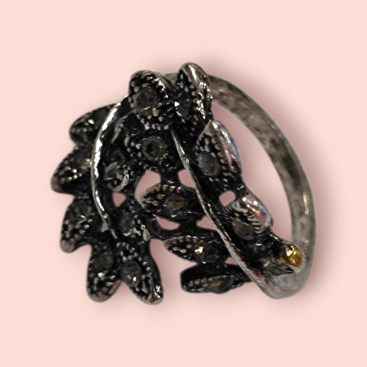 Ring mit Strass Gold und Schwarz