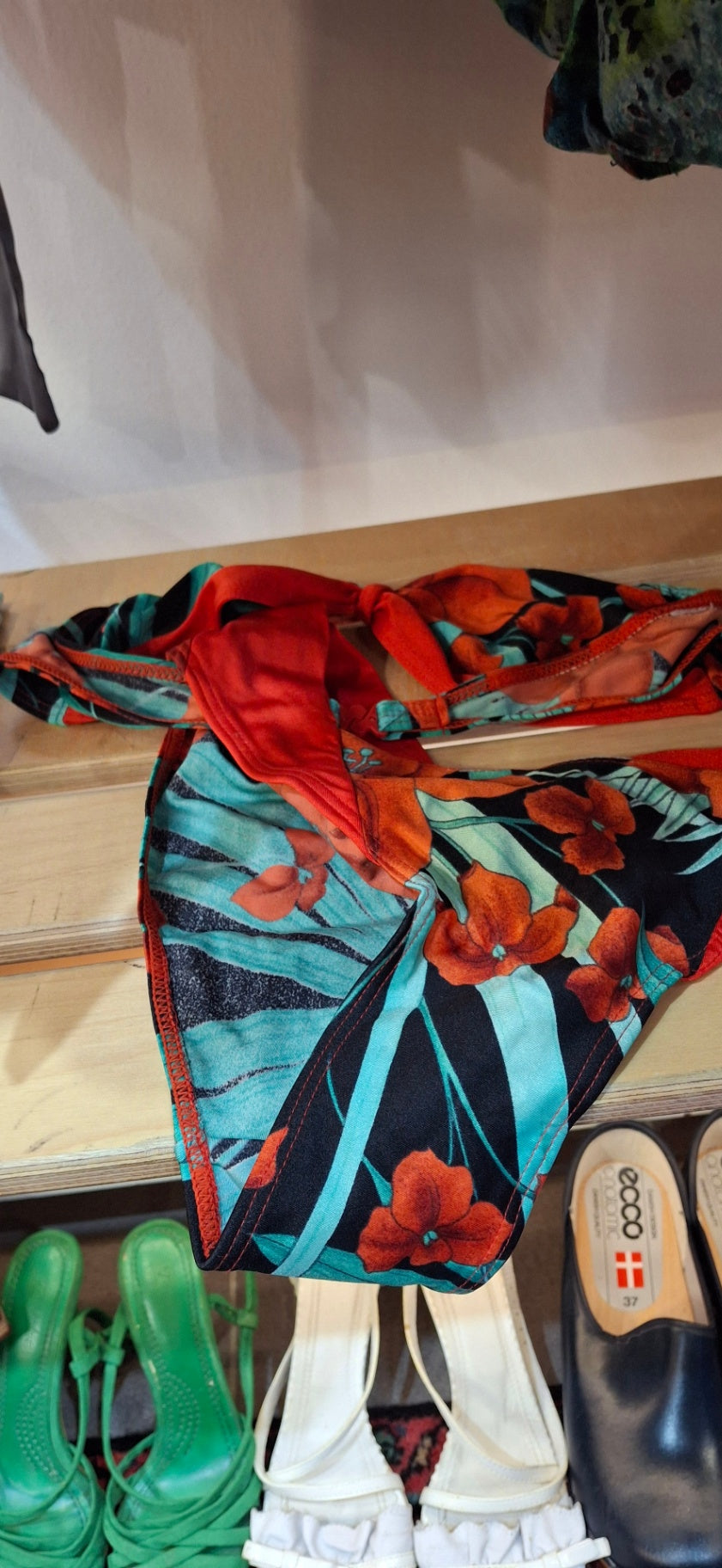 Vitnage Bikini set L Bunt mit Rot, Türkis, Schwarz, Orange und Blau