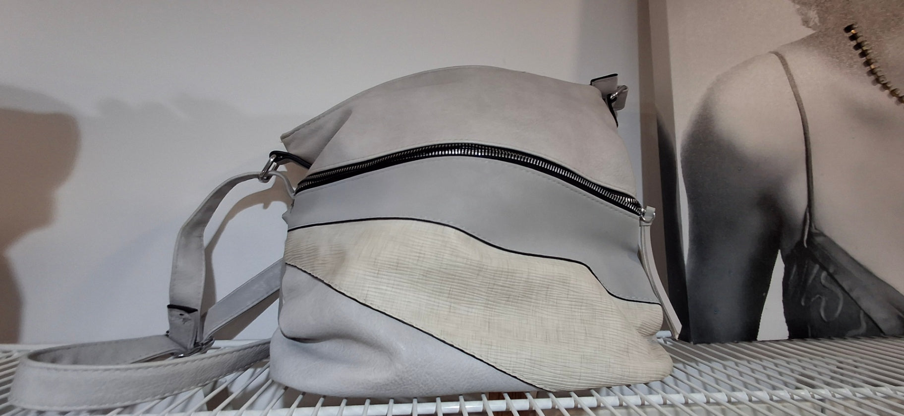 Unbekannt Umhängetasche 40 x 28 cm Blassgrau, Beige, Schwarz