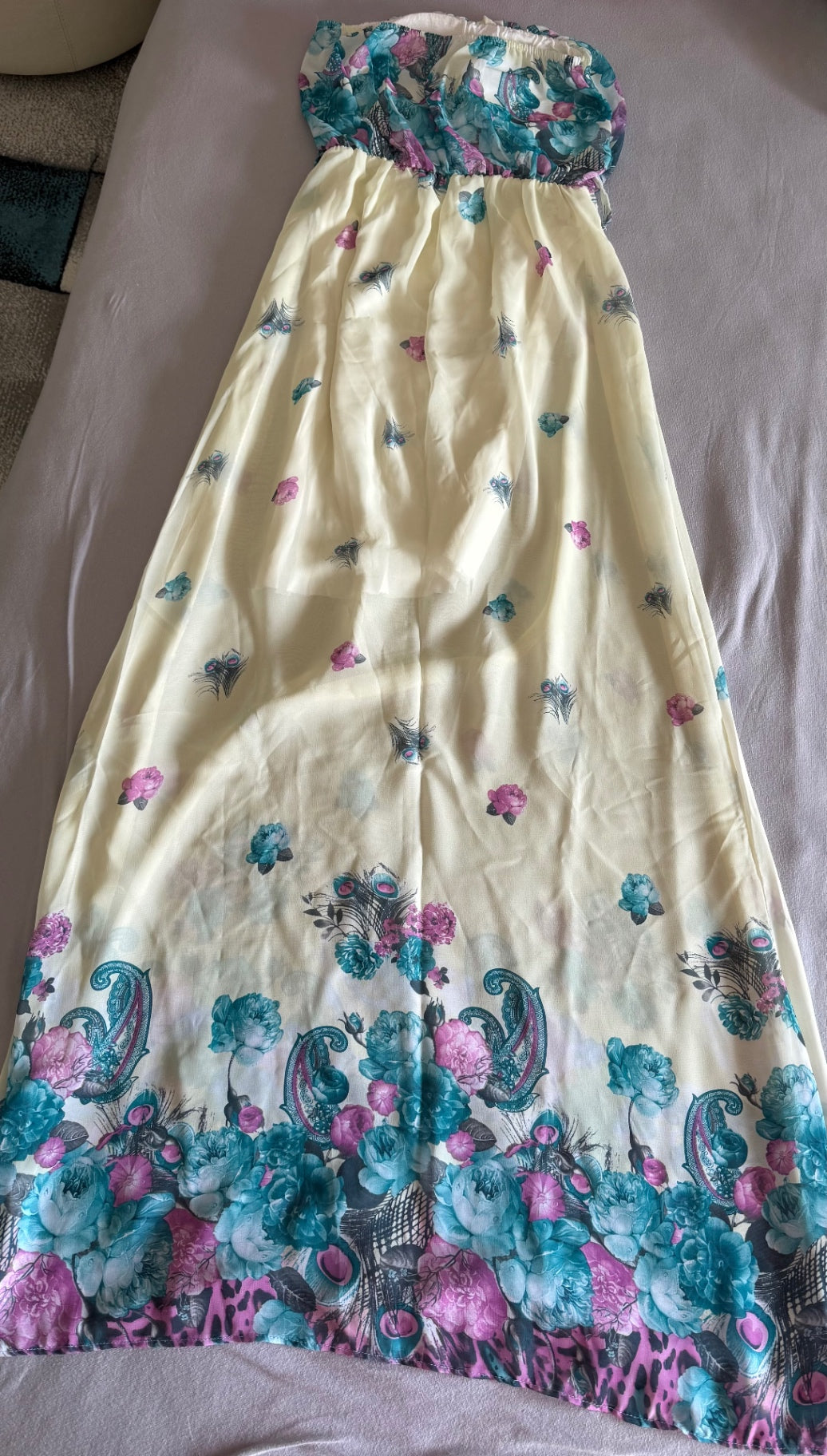 Langes Kleid S-M Cremig mit Blumenmuster in Pink und Türkis