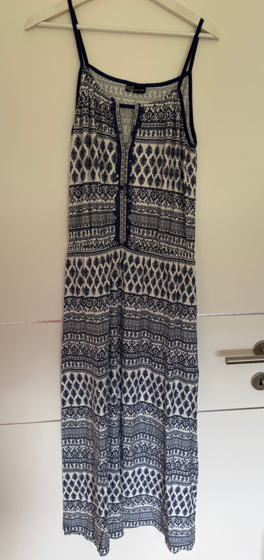 BODYFLIRT Kleid 40/42 Weiß und Marineblau