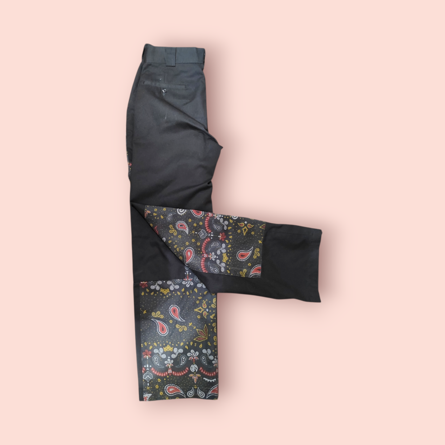 Dickies Hose 32 Schwarz mit buntem Paisleymuster