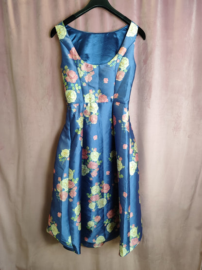 Chi Chi Kleid M Blau mit floralem Muster