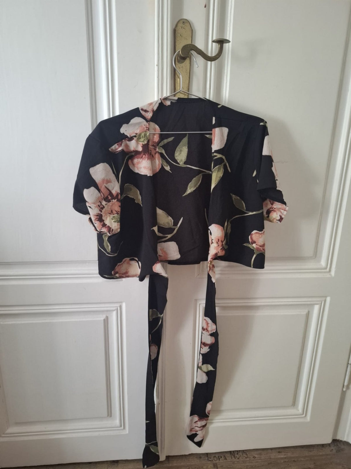 Bluse L Schwarz mit Blumenmuster in Rosa und Grün