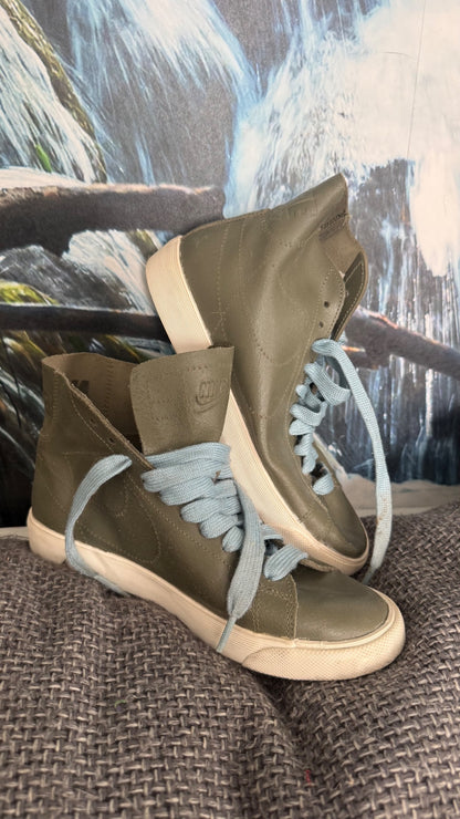 Nike Turnschuhe 37,5 Olive Green