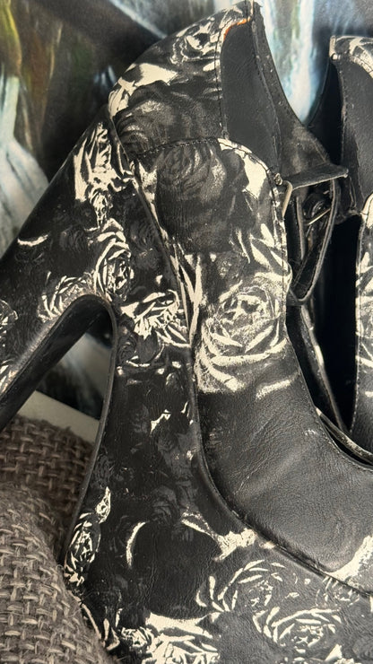 Iron Fist Hochhackige Schuhe 37 Schwarz und Weiß