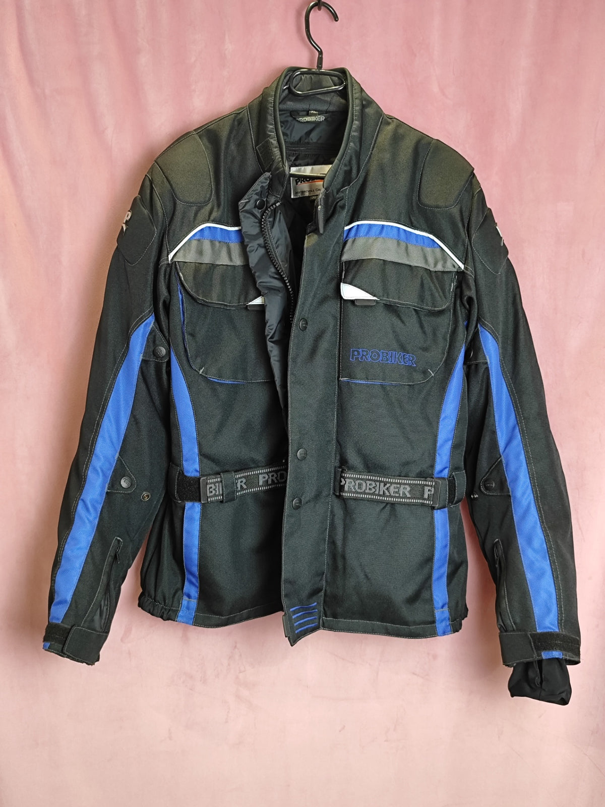 Jacke L