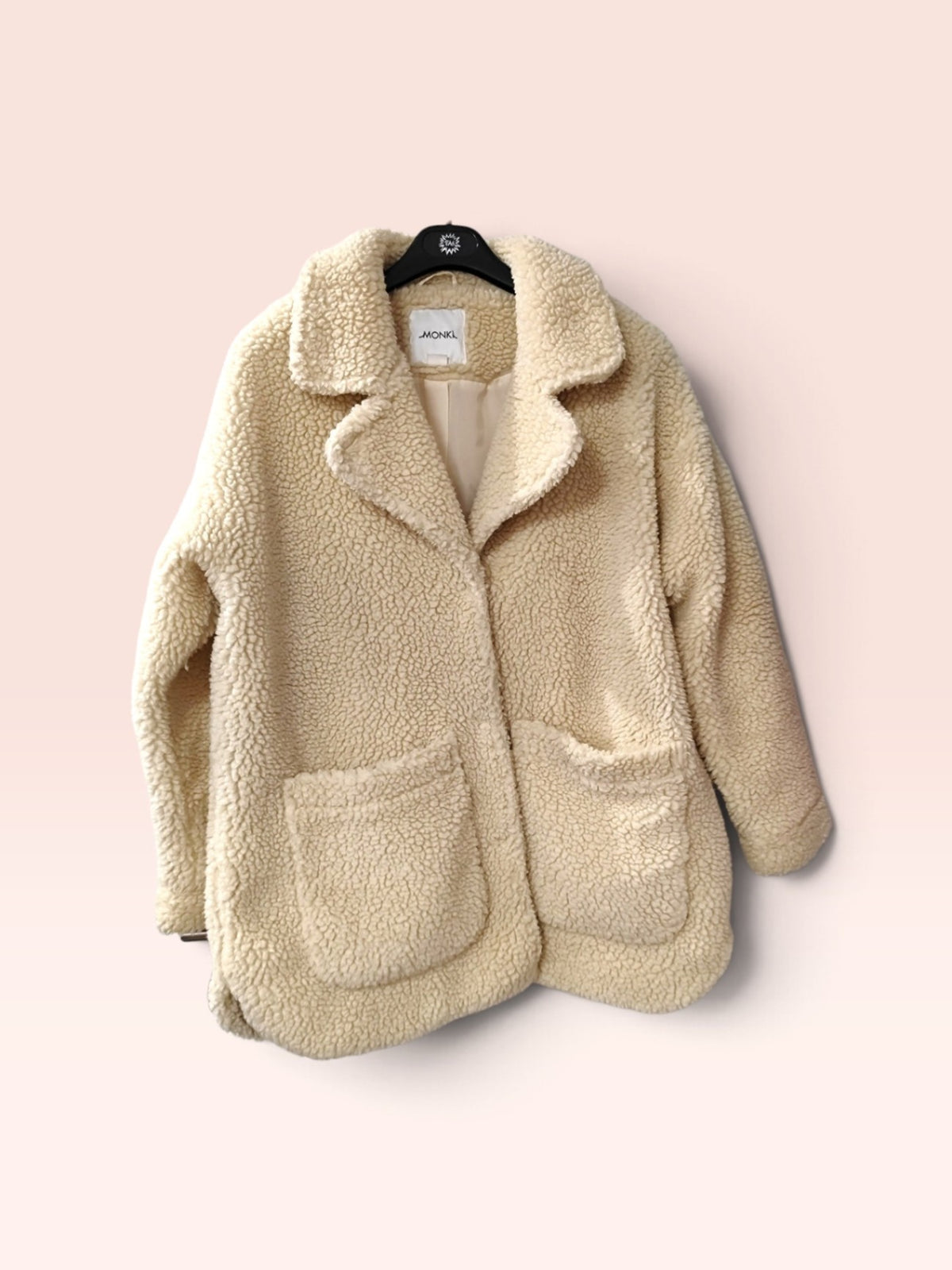 Monki Mantel M Creme